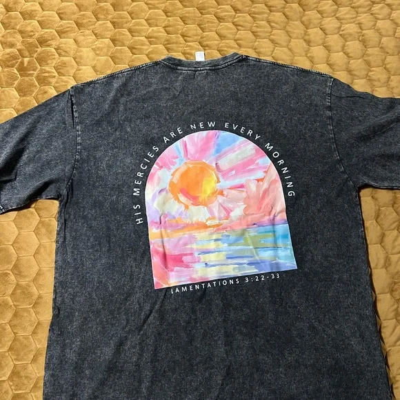 Men’s XL Heathered Black T-Shirt with Colorful Cross Design and Bible verse - Picture 7 of 11